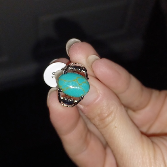 Jewelry - New silver ring size 8